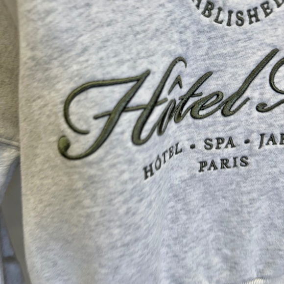 Abercrombie Fitch Soft A&F Gray Embroidered Hotel Mer Sweatshirt Size Large - Picture 9 of 14